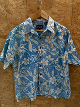 Vintage 90s light blue cotton floral pattern Hawaiian shirt size XL by Weedz